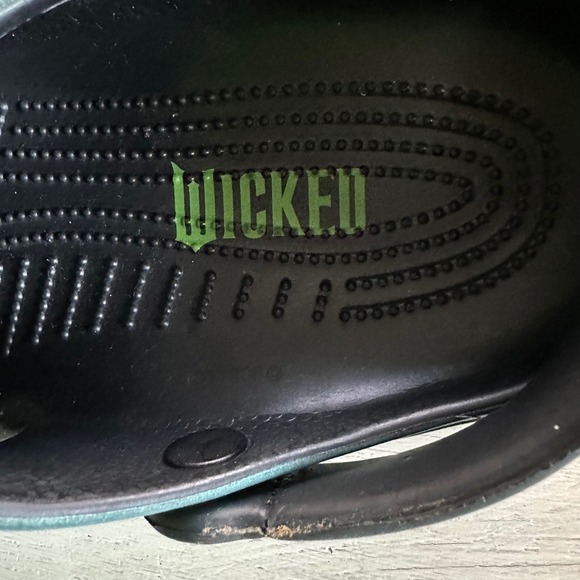 Crocs Classic Clog "Wicked" The Wizard of Oz Metallic Green Size 4 M 6 W - Picture 3 of 10